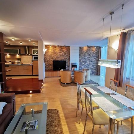 Uroczy Apartament Przy Deptaku Z Parkingiem. Polanica-Zdrój Eksteriør bilde