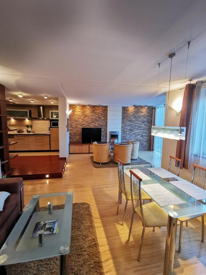 Uroczy Apartament Przy Deptaku Z Parkingiem. Polanica-Zdrój Eksteriør bilde