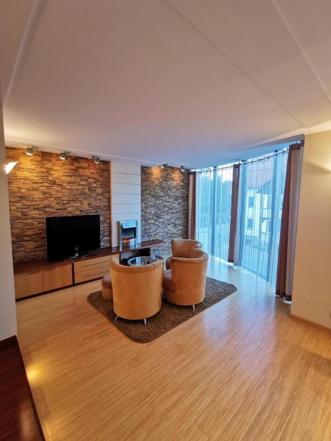Uroczy Apartament Przy Deptaku Z Parkingiem. Polanica-Zdrój Eksteriør bilde