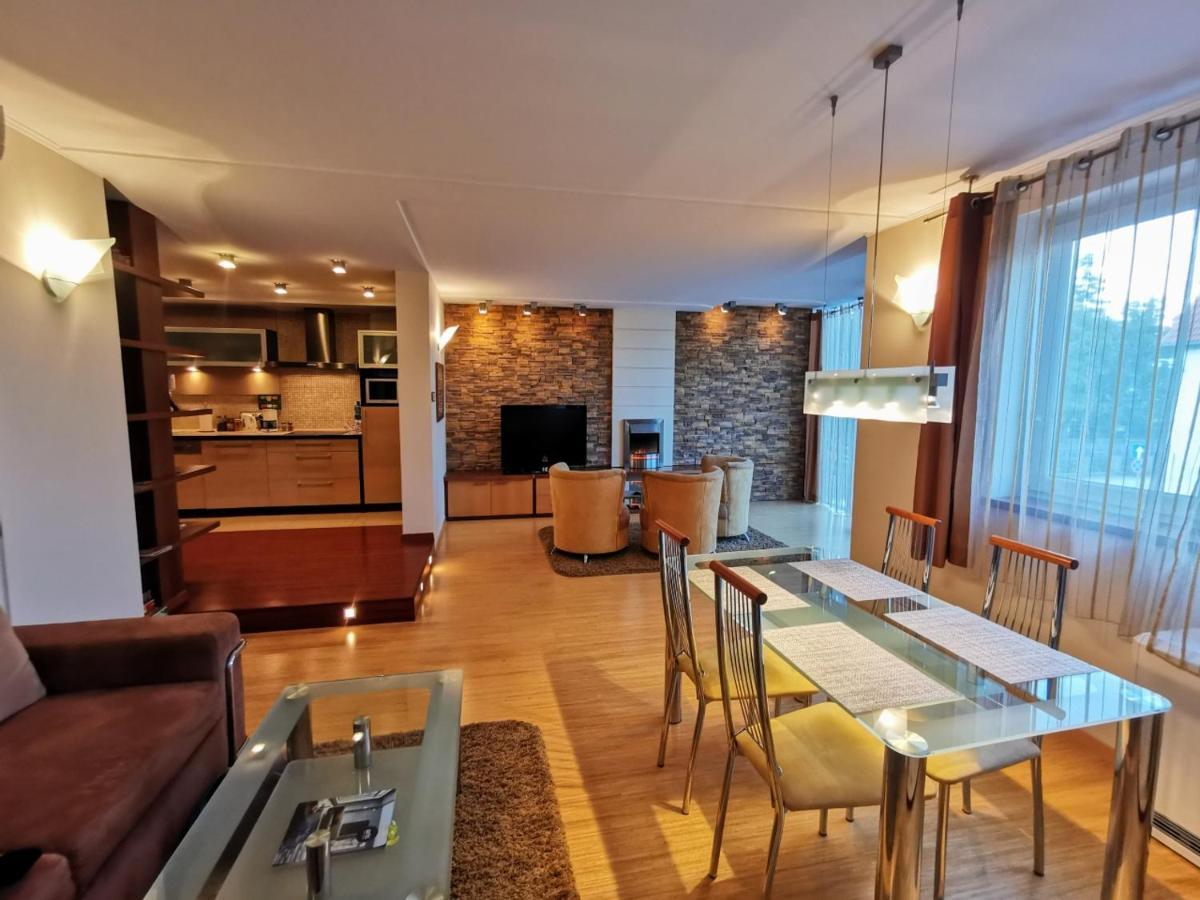 Uroczy Apartament Przy Deptaku Z Parkingiem. Polanica-Zdrój Eksteriør bilde