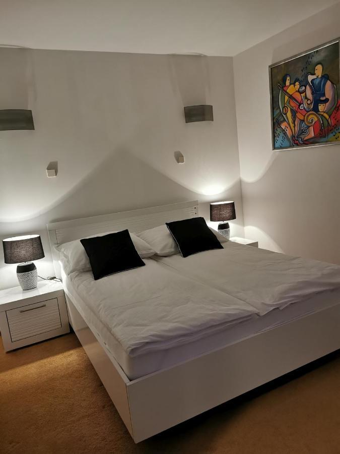 Uroczy Apartament Przy Deptaku Z Parkingiem. Polanica-Zdrój Eksteriør bilde